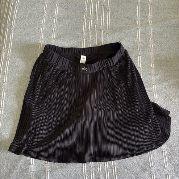 ALO Yoga Black Skater Mini Skirt - Picture 1 of 3